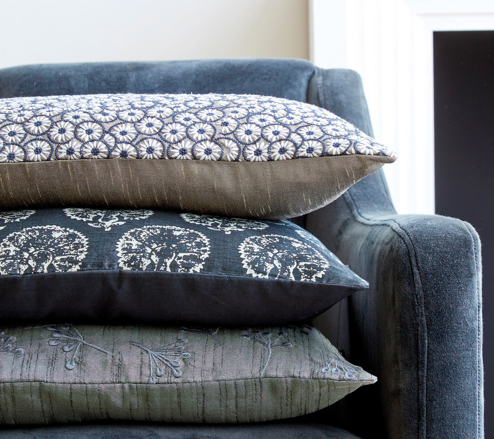 ENSEMBLE ENVELOPPE COUSSIN MARGUERITES ANTHRACITE 