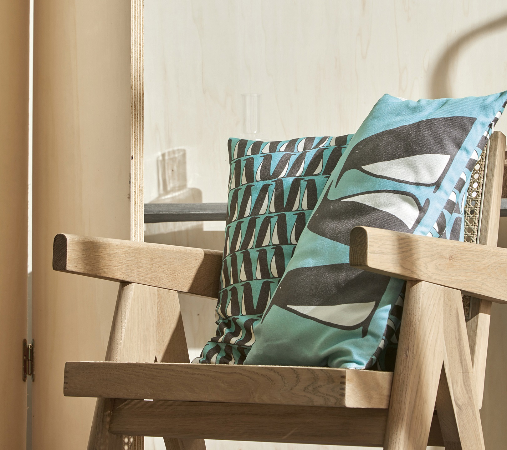 ENSEMBLE ENVELOPPE COUSSIN PINGOUINS CELADON 